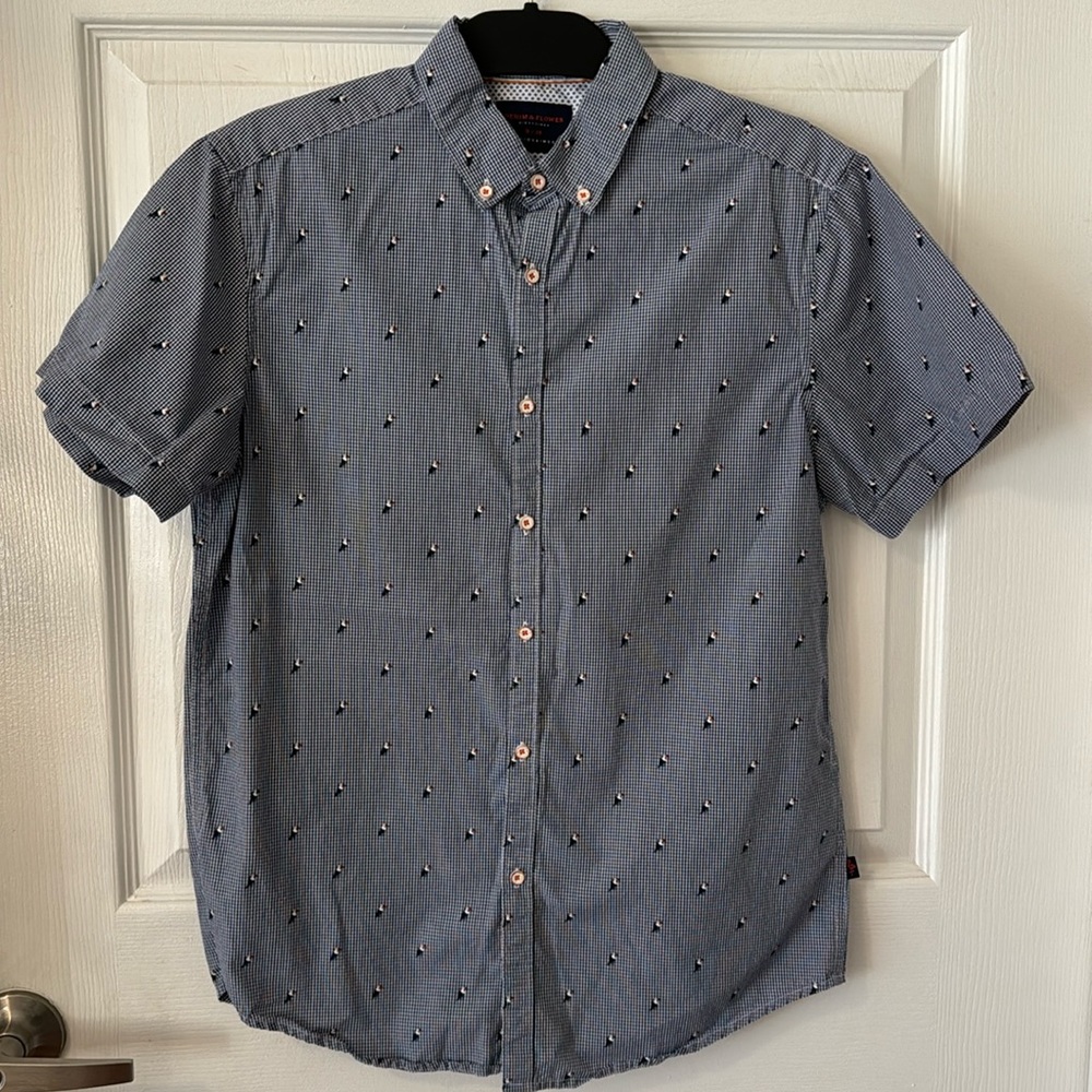 Denim & Flower- blue small gingham pattern short sleeve button down w print